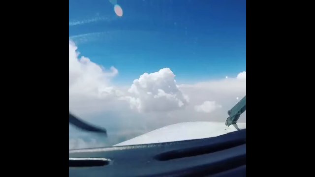 Plane hits cloud in icing condition [VIDEO]