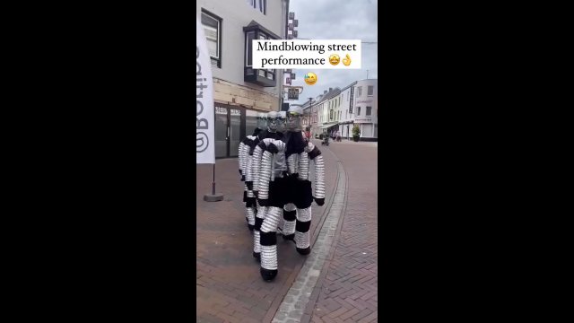 Mindblowing street performance [VIDEO]