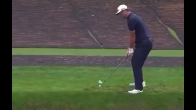 One of the best and mind boggling shots in golf history [VIDEO]