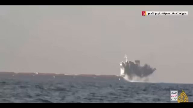 Houthi kamikaze USV strikes on Greek-owned Tutor cargo ship [VIDEO]