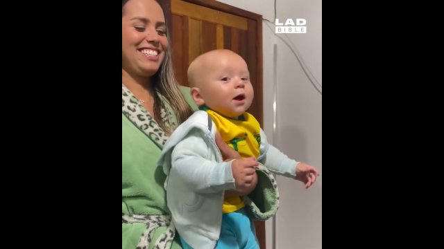Baby copies his dad's flexes [VIDEO]