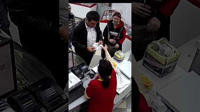 Mr. "quick hands" shows the trick to the saleswoman
