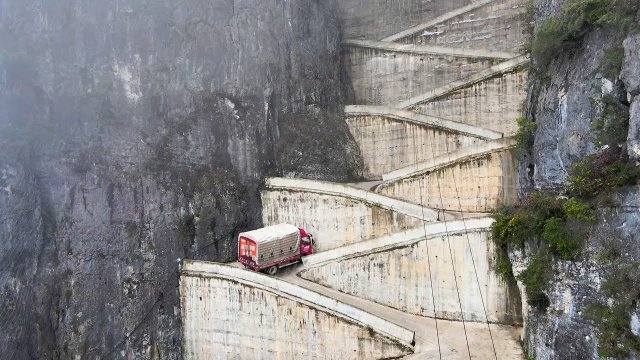Climbing Impossible Mountain Road in China [VIDEO]