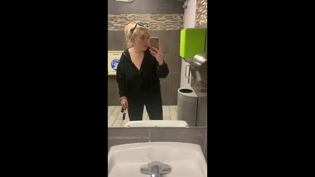 Woman finds the coolest public restroom ever [VIDEO]