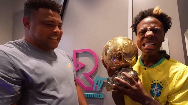 iShowSpeed Holds Ronaldo Nazario Ballon D’or Trophy [VIDEO]
