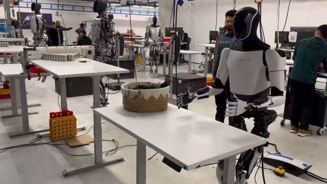Tesla Optimus Robot Can Fold A Shirt [VIDEO]
