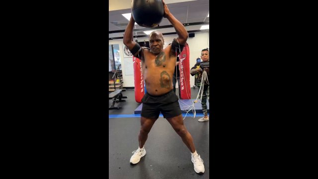 Wow! Mike Tyson training at 57 years old [VIDEO]