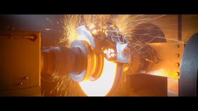BUGATTI CHIRON Titanium caliper brake-test extreme [VIDEO]
