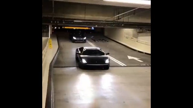 That's why Lamborghini owners are rich... [VIDEO]