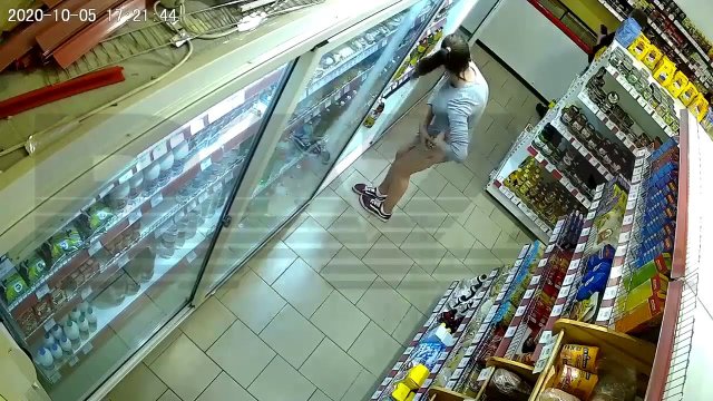 OMG! Shoplifting Caught on Camera! [VIDEO]
