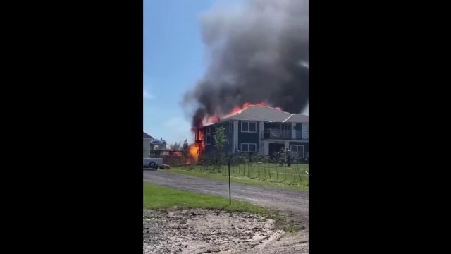 House fire reaches 400 pound propane tank