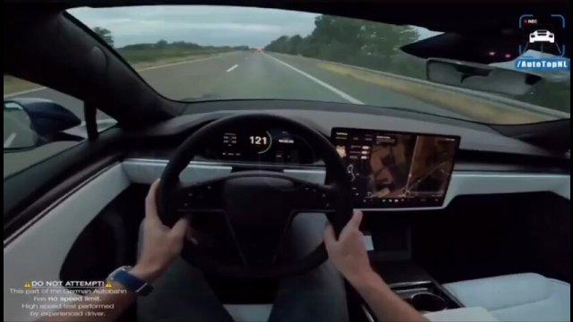 Driver hits top speed in a Tesla Model S Plaid [VIDEO]