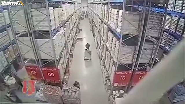 Forklift accident brings down a warehouse in Russia