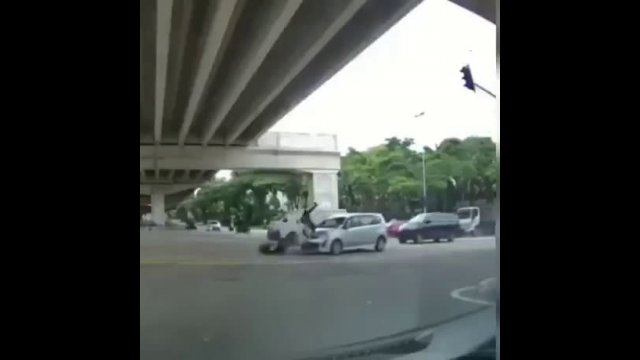 Motorcyclist becomes IP-man and practices kung fu after getting hit by car