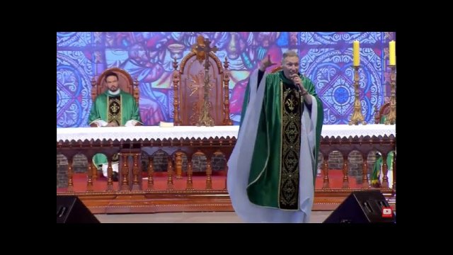 Priest pushed off stage by woman in front of thousands of stunned worshippers [VIDEO]