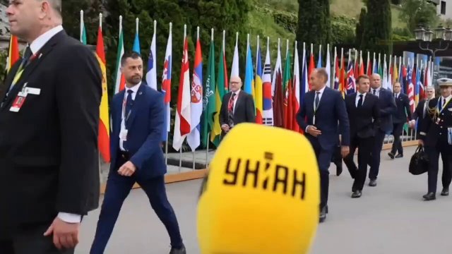 Macron trolled Putin and came to the Peace Summit with a nuclear suitcase [VIDEO]
