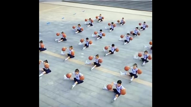 Basketball training in Chinese kindergartens [VIDEO]