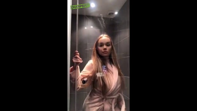 Amazing performance of Britney Spears' "Toxic" in the shower