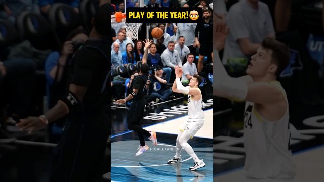 Was this the PLAY OF THE YEAR? [VIDEO]