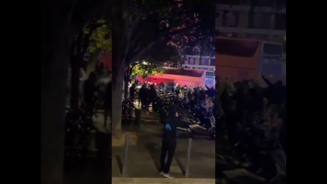 Marseille fans attacking Lyon's bus [VIDEO]