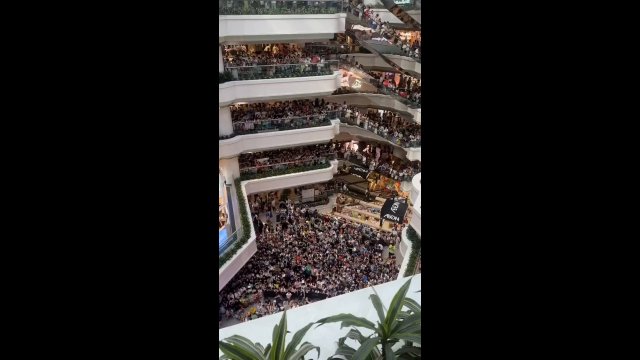 This is a regular Saturday at a Guangzhou shopping mall in China [VIDEO]