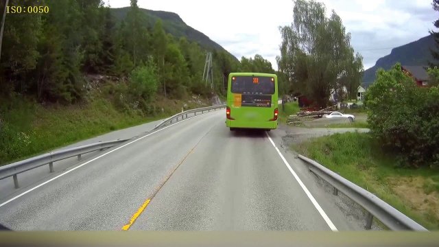 Dashcam Norway - Semi truck narrowly missing kids [VIDEO]
