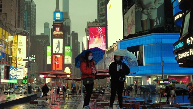 Walking NYC : Rainy friday night from Times Square to Greenwich Village