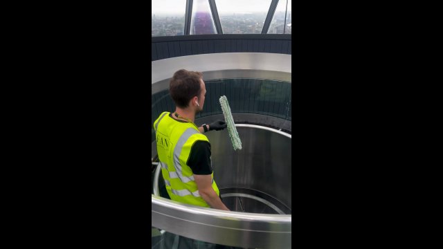 Cleaning the inside of glass lift shafts [VIDEO]