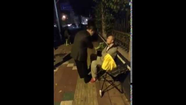 Crazy Chinese spit fight [VIDEO]