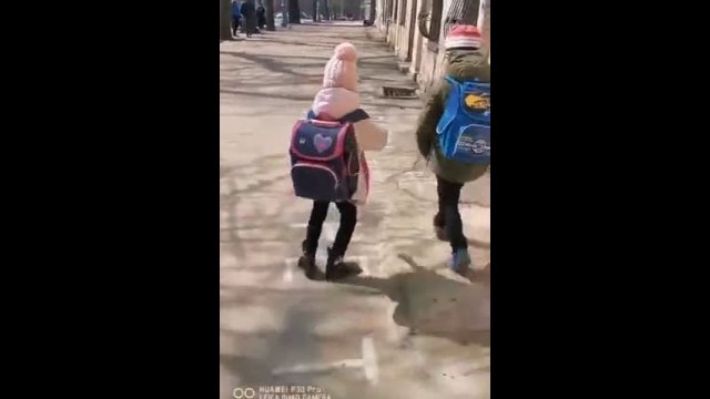 Kids have too heavy backpacks