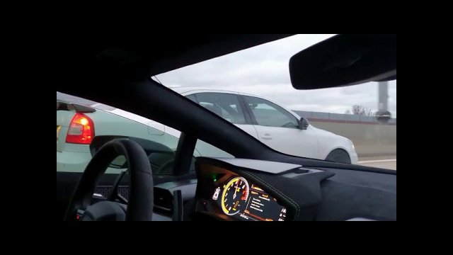 Lamborghini performante vs skoda octavia