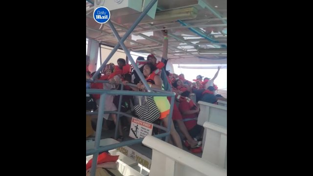 Ferry carrying cruise passengers starts sinking on the way to Blue Lagoon Island [VIDEO]
