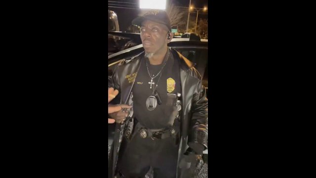 Security guard ready for anything [VIDEO]