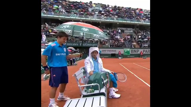Novak Djokovic is very gentle athlete... [VIDEO]