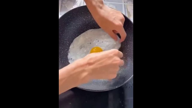 Who's cooking their eggs in pocket form now? [VIDEO]