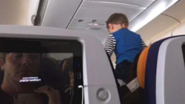 Child Screams For Most of 8-Hour Long Flight [VIDEO]