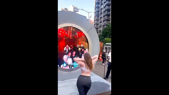 A girl FLASHED the people on the other side of the portal in NY [VIDEO]