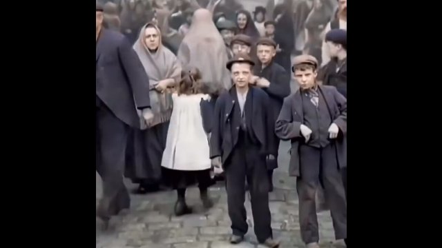 Colourised 121-year-old Video Of People Seeing A Camera For The First Time [VIDEO]