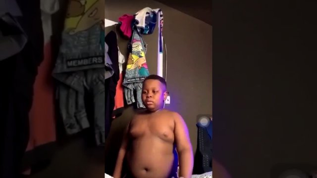 Black kid fighting brother over some pizza [VIDEO]