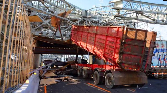 Trucks smashing into bridges. Trucks Hitting Overpasses, Crossing Bridges Fails