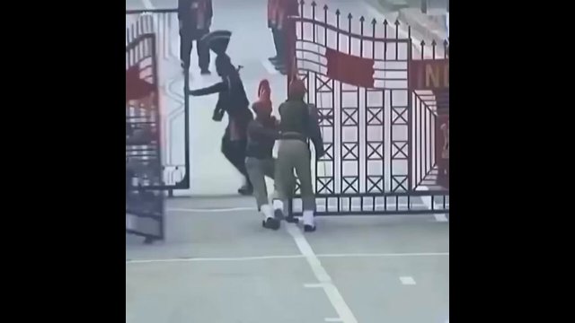 Changing of the guard, Indian-Pakistan border [VIDEO]