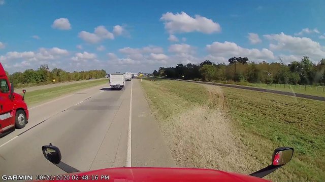 Truck Driver Finds a Way Out of a Traffic Problem