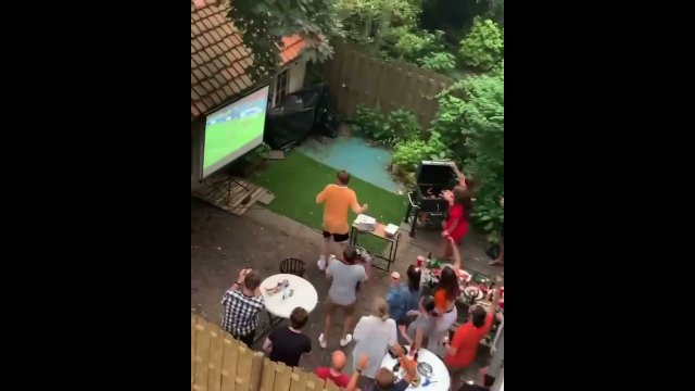 Dutch fans prank their neighbors who watched the broadcast with a delay