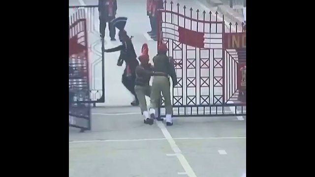 Change of guard on India-Pakistan border [VIDEO]