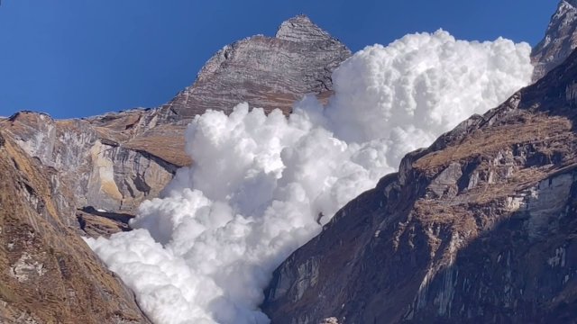 Nepal Avalanche Caught on Camera