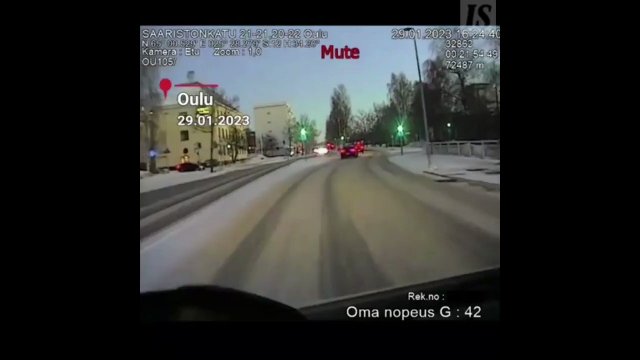 Finnish police runs over a woman on pedastrian crossing [VIDEO]
