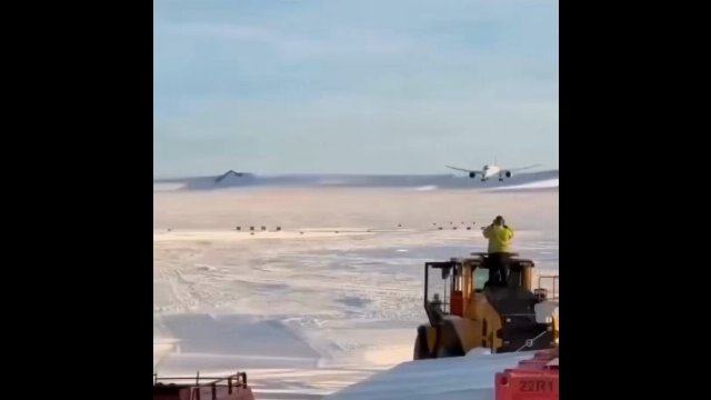 The first landing of a Boeing 787 in Antarctica [VIDEO]