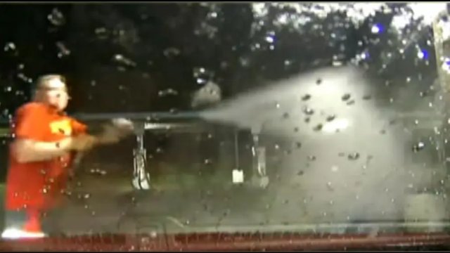 Car wash power spray thwarts carjacking