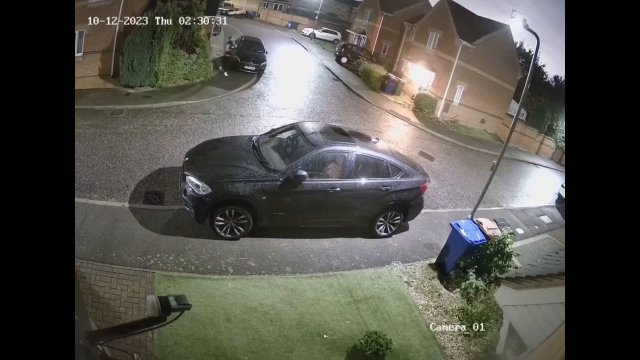 Modern BMW stolen in seconds because of a relay attack [VIDEO