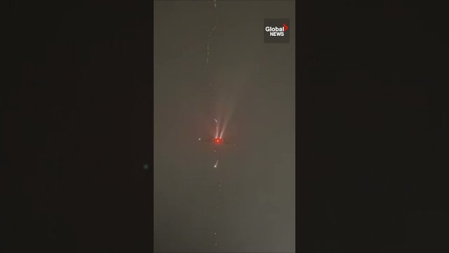 Lightning hits plane leaving BC airport [VIDEO]